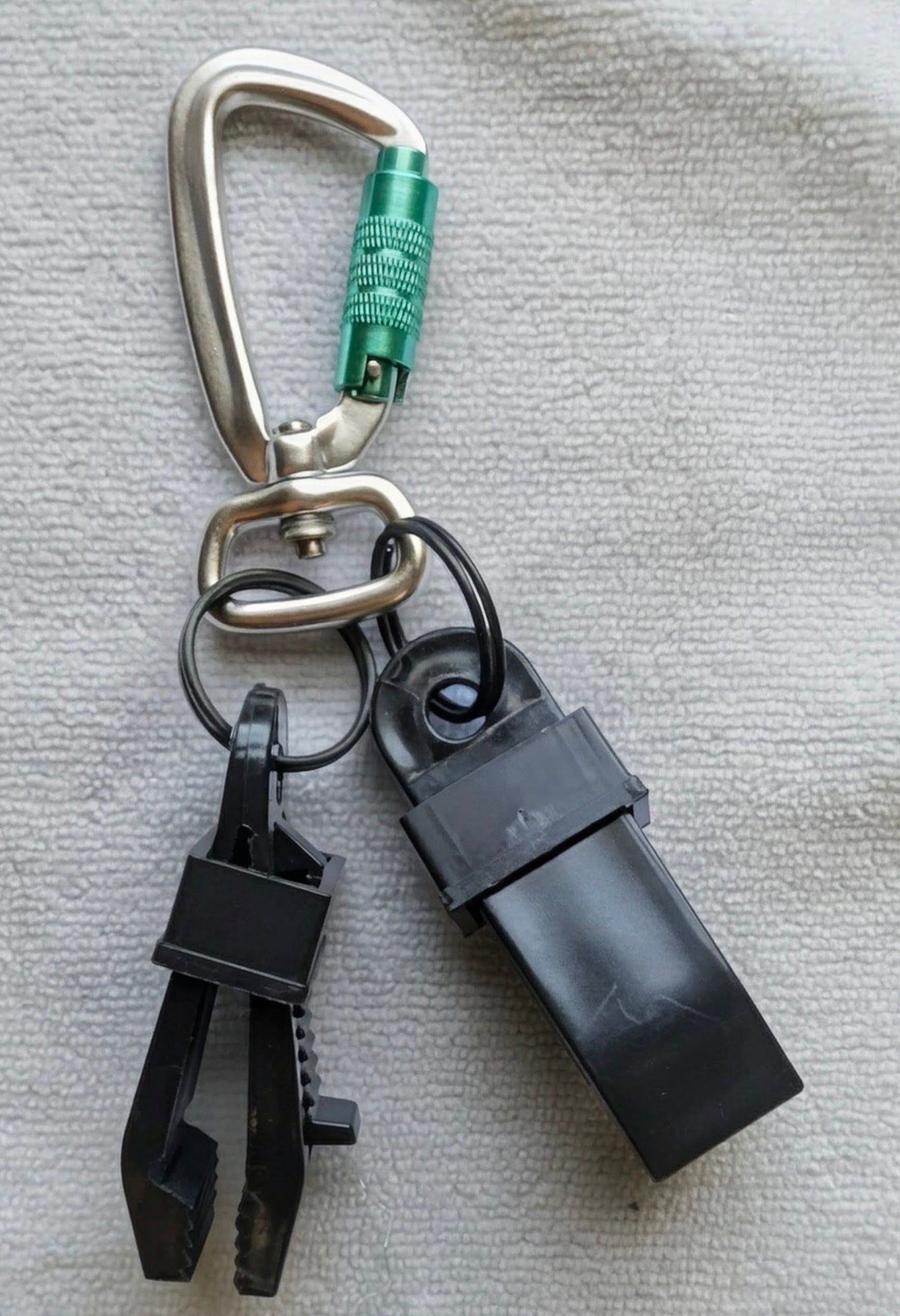Flow Star Carabiner With Locking Clips