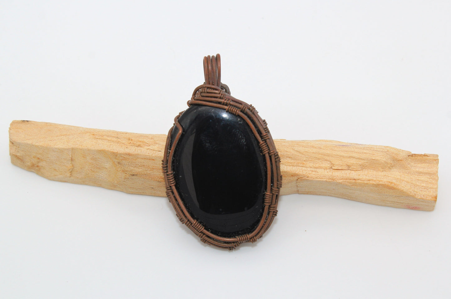 WireWrappedBlackOnyxPendantFrontView